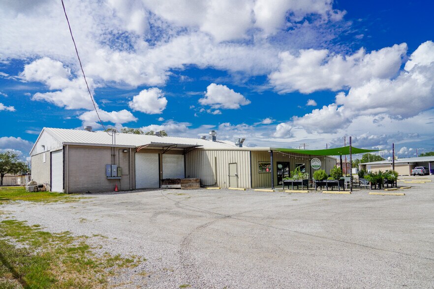 More Photos Of 210 W Railroad St, El Campo Service For Sale