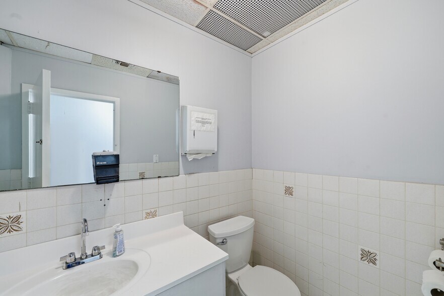 More Photos Of 4795 Mcwillie Dr, Jackson Office For Sale