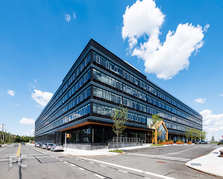 Primary Photo Of 8 Navy Pier Ct, Staten Island Apartments For Lease