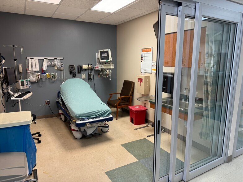 More Photos Of 1360 S Main St, Ellijay Hospital For Lease