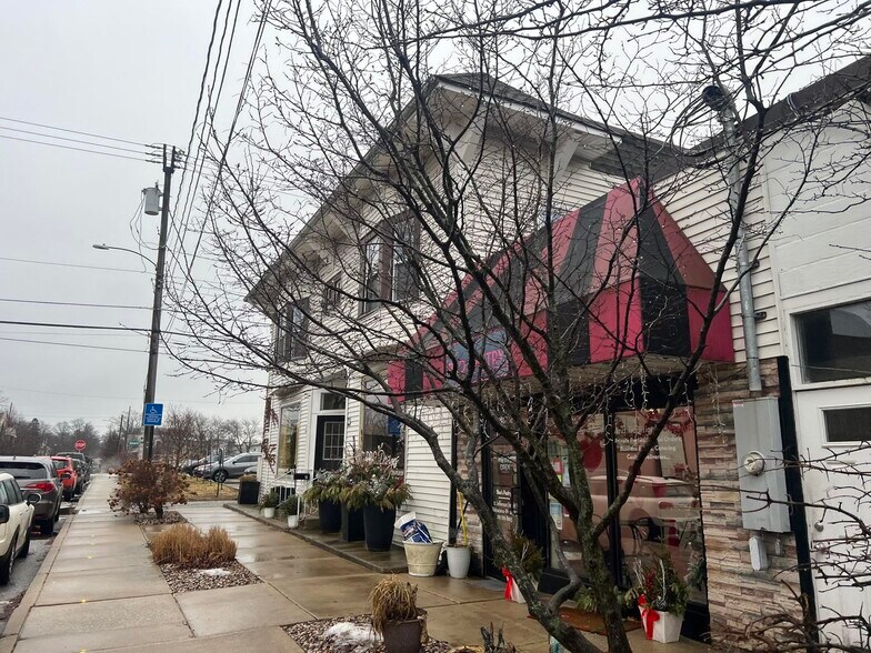 More Photos Of 16 Jefferson St, Valparaiso Storefront Retail Residential For Sale