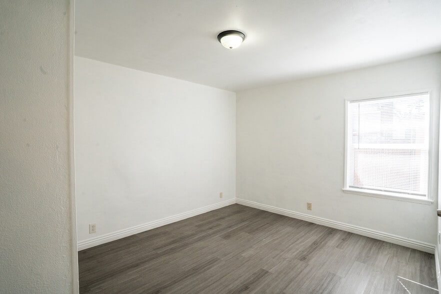 More Photos Of 242 E Del Amo Blvd, Long Beach Multifamily For Sale