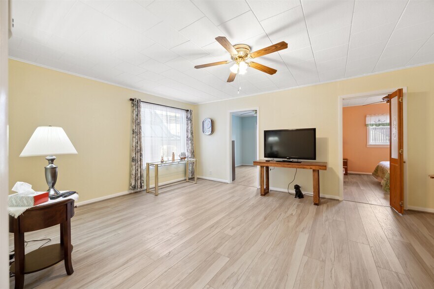 More Photos Of 605 E Park Ave, Anaconda Storefront For Sale