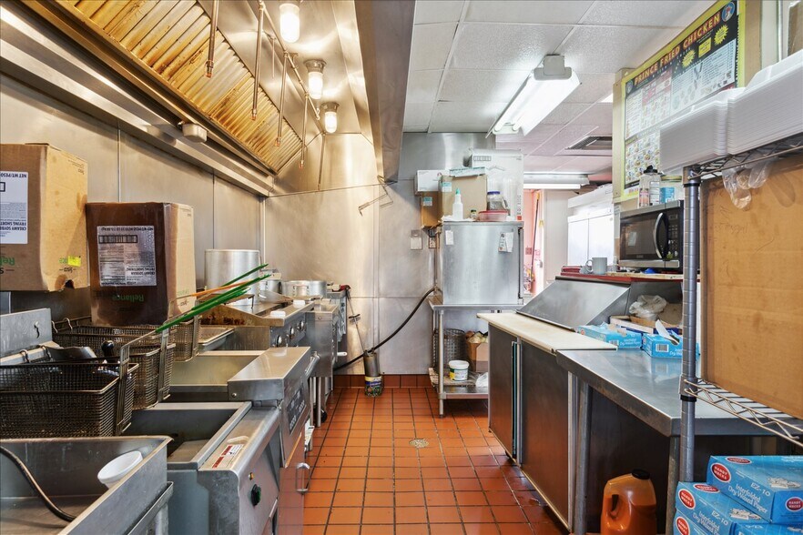 More Photos Of 3332 Victory Blvd, Portsmouth Fast Food For Sale