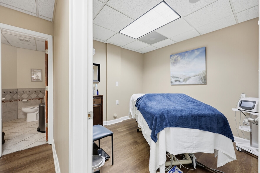 More Photos Of 968 First Colonial Rd, Virginia Beach Medical For Sale