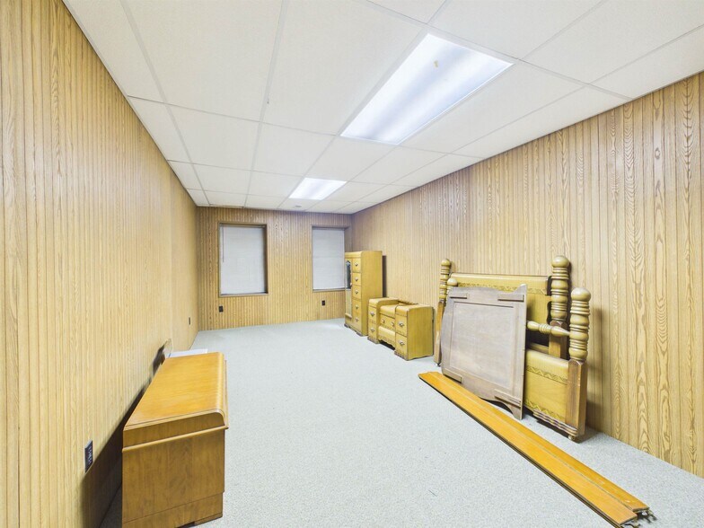 More Photos Of 123 S 3rd St, Ironton Storefront Retail Office For Sale