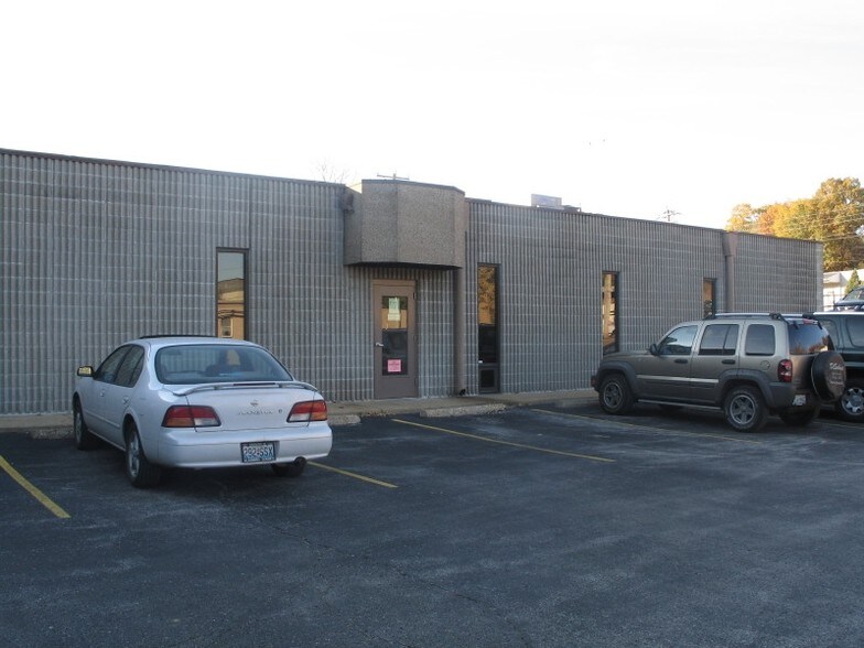 More Photos Of 9530 Watson Industrial Park, Crestwood Office For Lease
