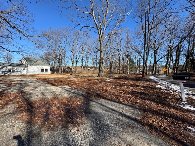 More Photos Of 35 Neslo Dr, Nesconset Flex For Lease