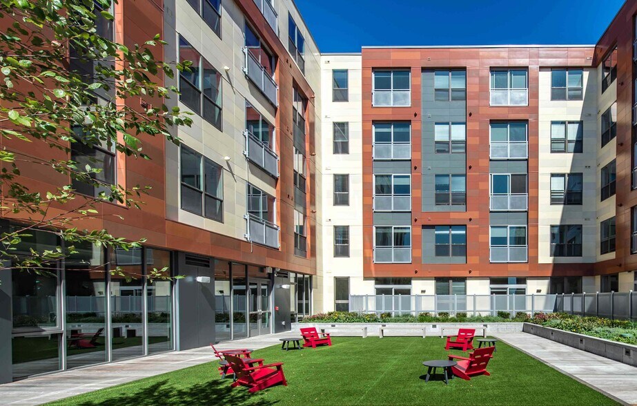 More Photos Of 190 Pleasant St, Malden Apartments For Lease