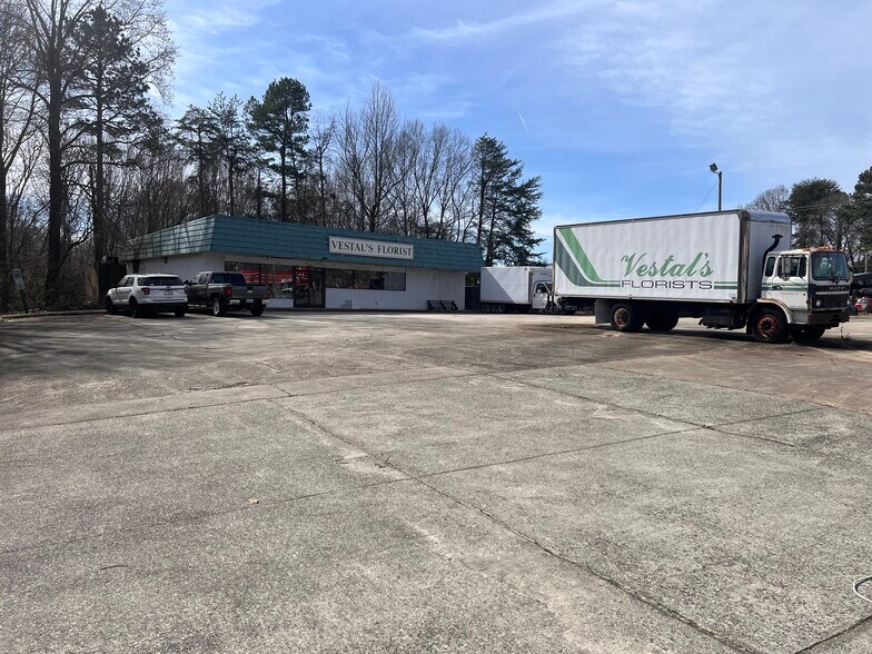 More Photos Of 3001 Pinecroft Rd, Greensboro General Retail For Sale