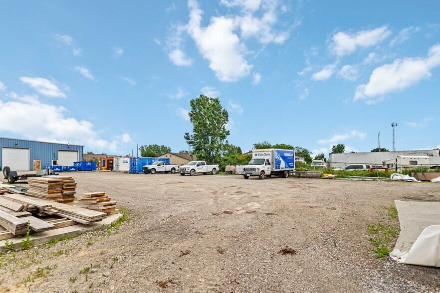 More Photos Of 2081 Piper Ln, London Industrial For Lease
