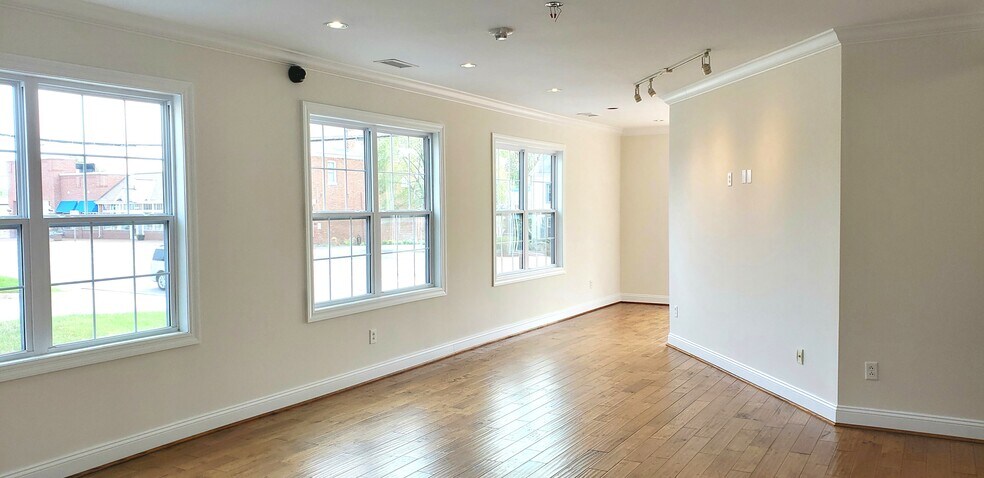 More Photos Of 14319 Manchester Rd, Ballwin Freestanding For Lease