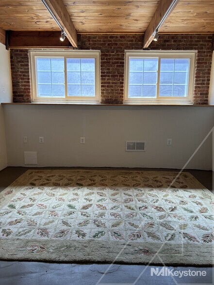 More Photos Of 715 Clinton St, Reading Light Distribution For Sale