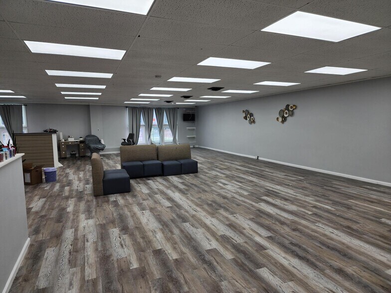 More Photos Of 11 Quassaick Ave, New Windsor Township Storefront For Sale