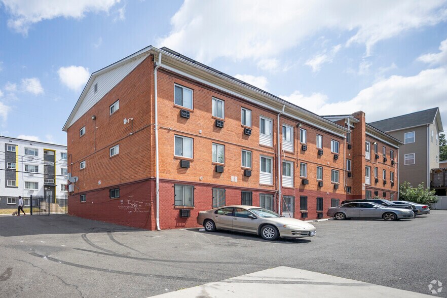 More Photos Of 5035, 5047-5049 D St SE, Washington Multifamily For Sale