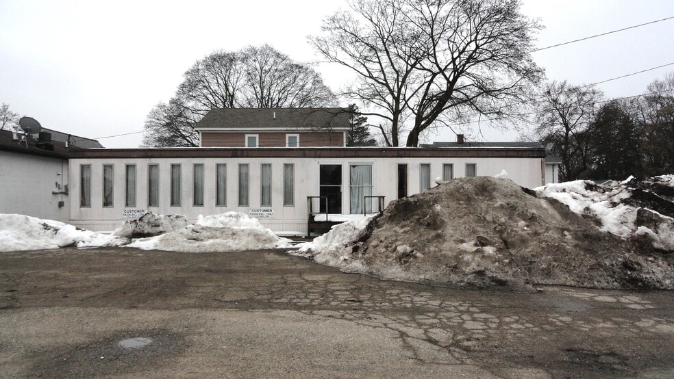 More Photos Of 1028 S Mission St, Mount Pleasant General Retail For Sale