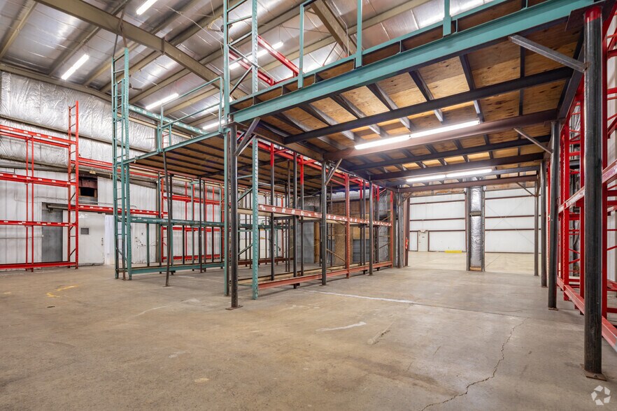 More Photos Of 2015 E Olive St, Decatur Refrigeration Cold Storage For Lease