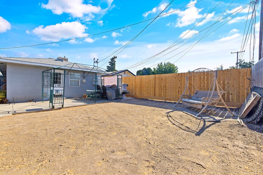 More Photos Of 909 E Noble Ave, Visalia Multifamily For Sale