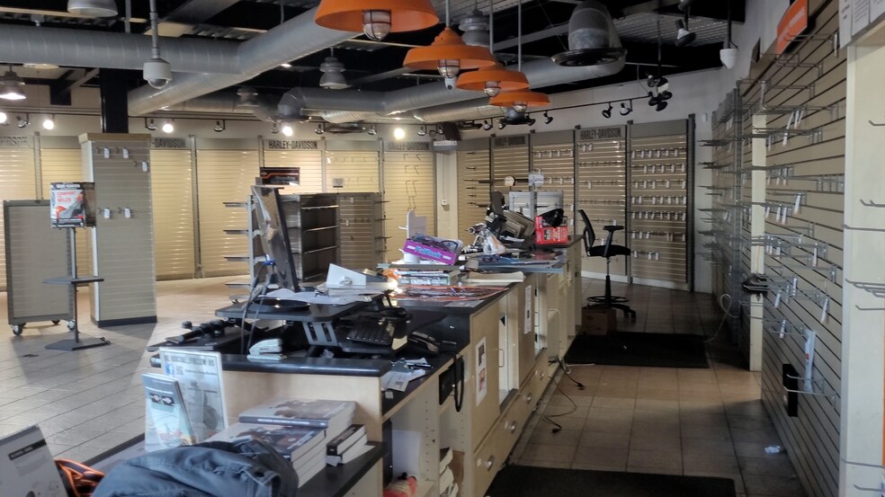 More Photos Of 1517 Pacific Coast Hwy, Harbor City Auto Dealership For Sale