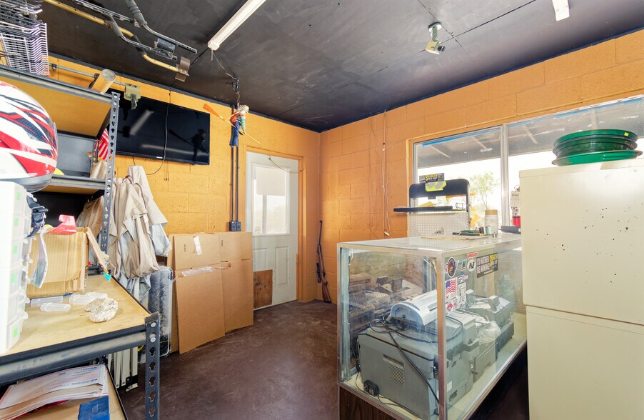 More Photos Of 566 Central Blvd, Quartzsite Freestanding For Sale
