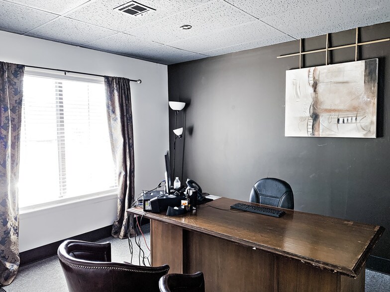 More Photos Of 6670 S Lewis Ave, Tulsa Office For Sale