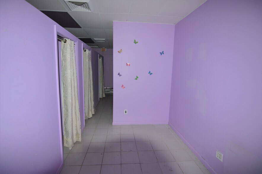 More Photos Of 62-42 Forest Ave, Ridgewood Storefront Retail Residential For Lease