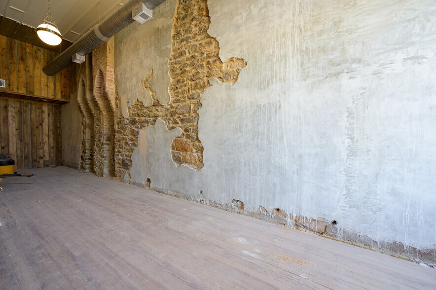 More Photos Of 120 W Main St, Denison Storefront Retail Office For Lease