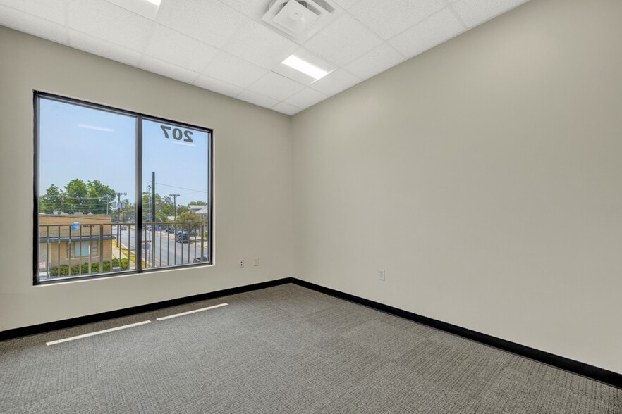 More Photos Of 207 E San Antonio St, New Braunfels Loft Creative Space For Lease