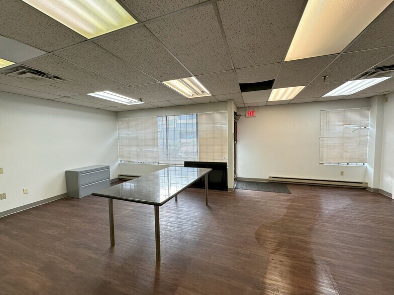 More Photos Of 11171 Horseshoe Way, Richmond Light Manufacturing For Sale
