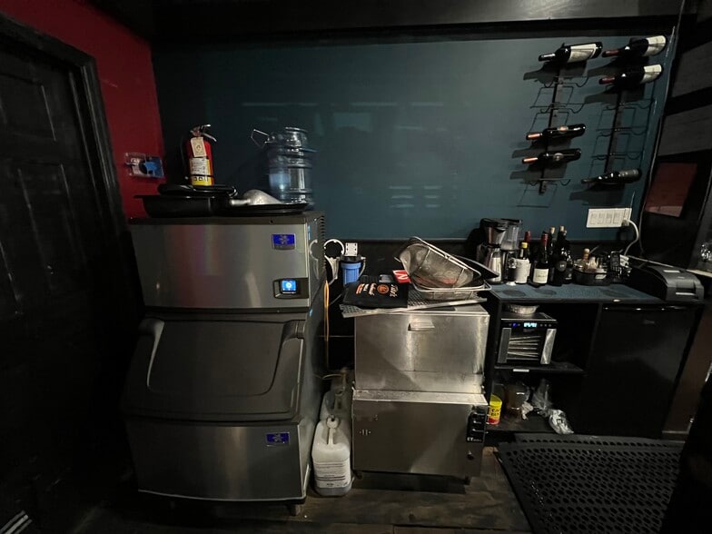 More Photos Of 447-465 Atlantic Ave, East Rockaway Storefront For Lease