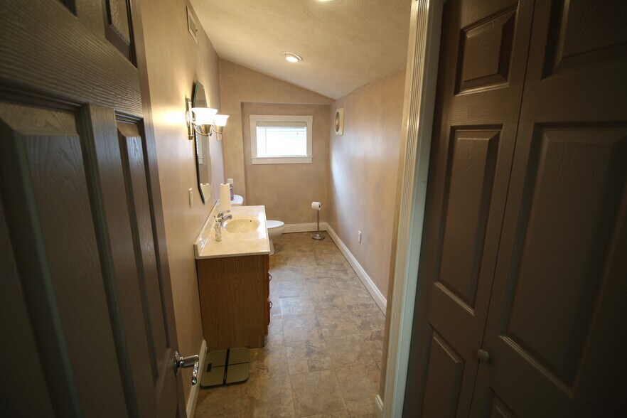 More Photos Of 100 W Union St, Kingston Office For Sale