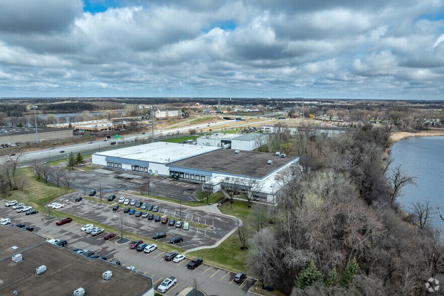 More Photos Of 4440 W Round Lake Rd, Arden Hills Warehouse For Lease