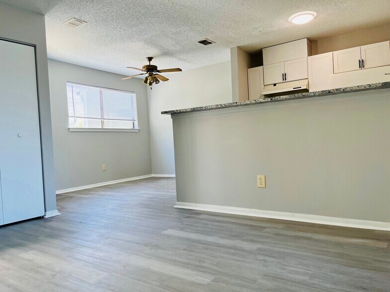 More Photos Of 115 112th Ave NE, Saint Petersburg Specialty For Sale