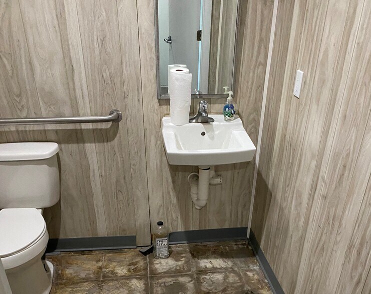 More Photos Of 6973 Highway Ave, Jacksonville Warehouse For Sale