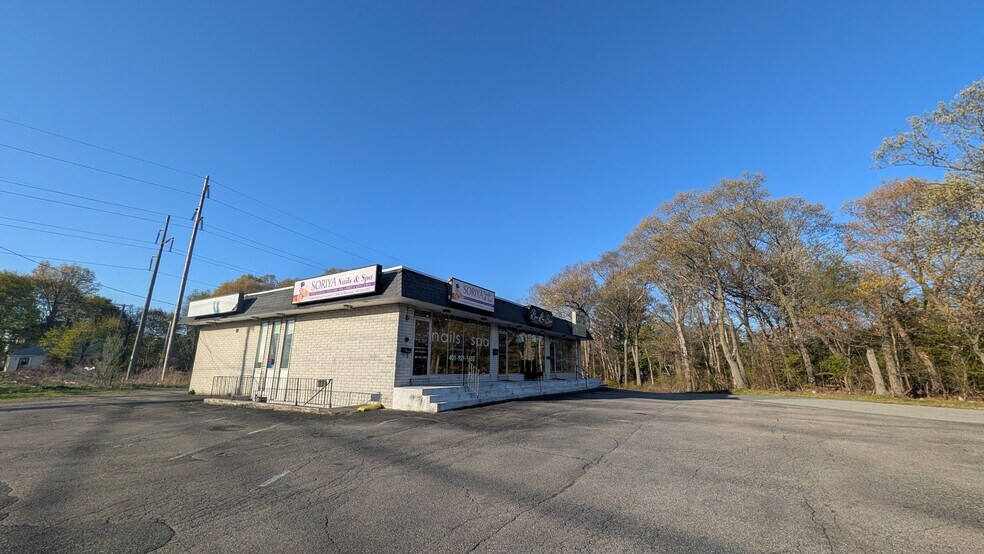 Primary Photo Of 650 Greenwich Ave, Warwick Freestanding For Sale