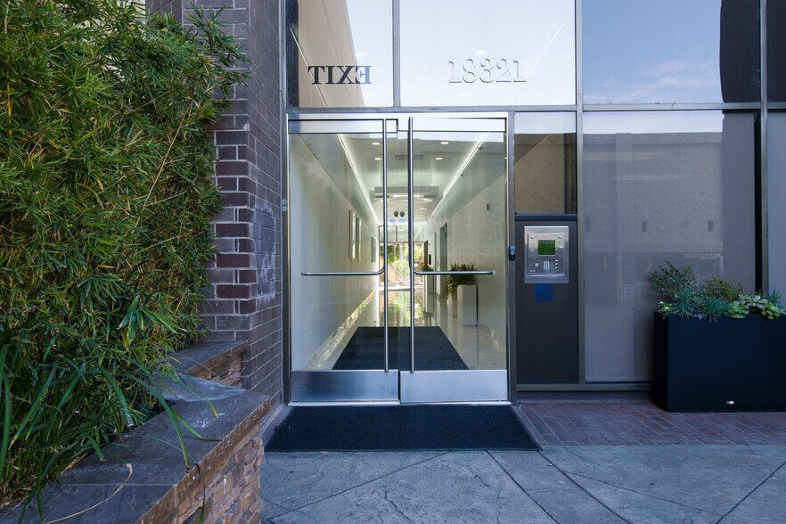 More Photos Of 18321 Ventura Blvd, Tarzana Office For Lease