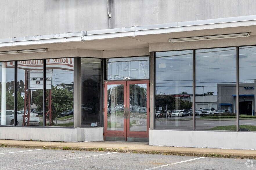 More Photos Of 6542 E Virginia Beach Blvd, Norfolk Freestanding For Lease