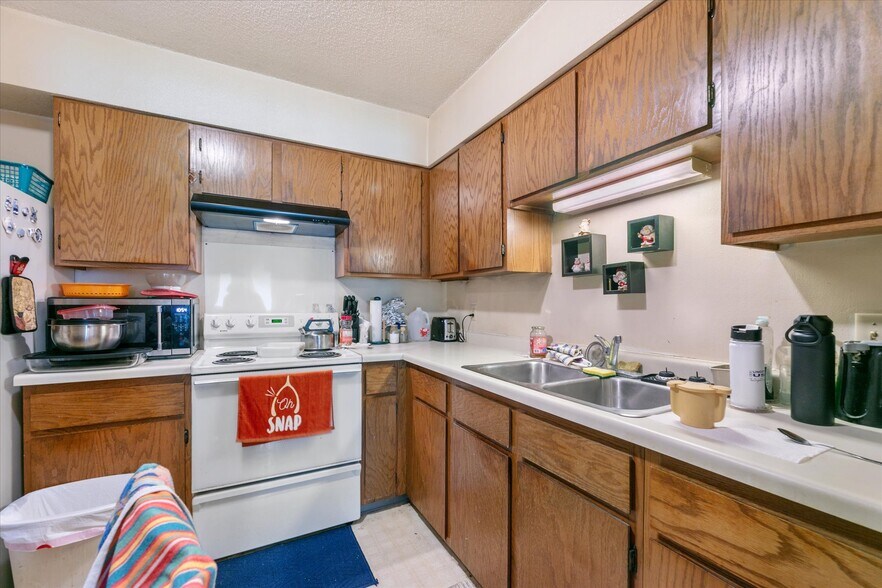 More Photos Of 23 Neptune St N, Cosmos Apartments For Sale