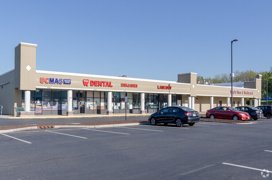 More Photos Of 686-698 Oak Tree Ave, South Plainfield Unknown For Lease