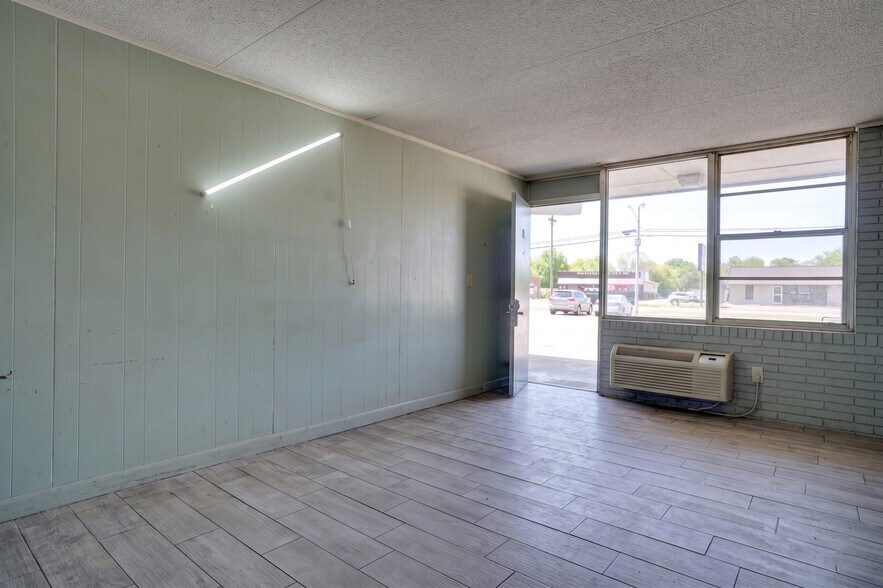 More Photos Of 411 National Hwy, Thomasville Hotel For Sale