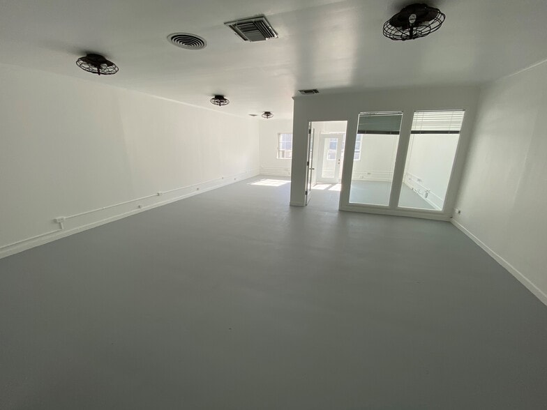 More Photos Of 101-109 S Robertson Blvd, Los Angeles Loft Creative Space For Lease