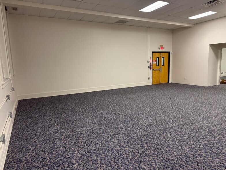 More Photos Of 114 Pearl St, Port Chester Light Distribution For Lease