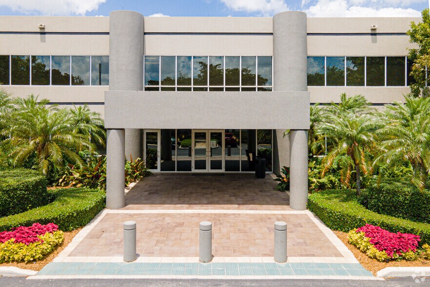 More Photos Of 15280 NW 79th Ct, Miami Lakes Unknown For Lease