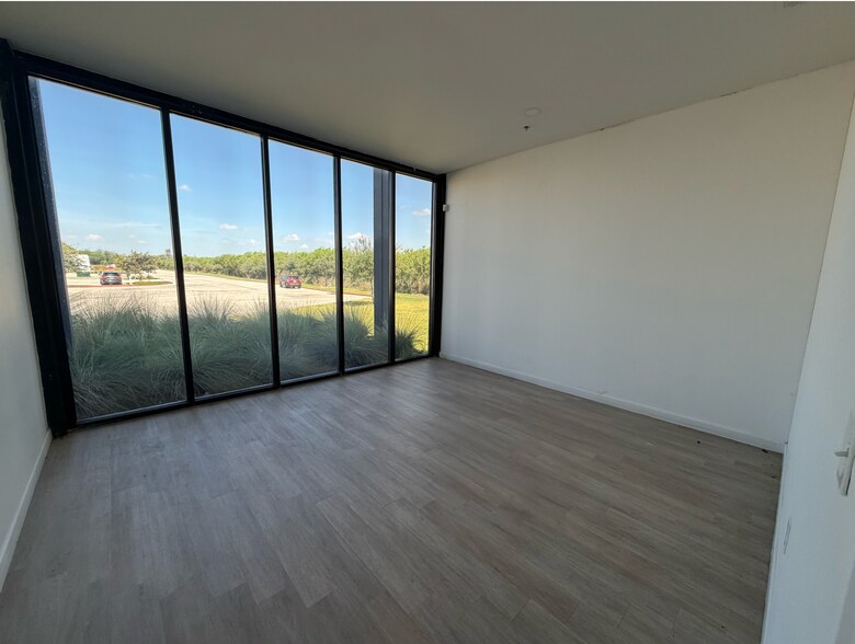 More Photos Of 7917 S 23RD ST, McAllen Warehouse For Lease