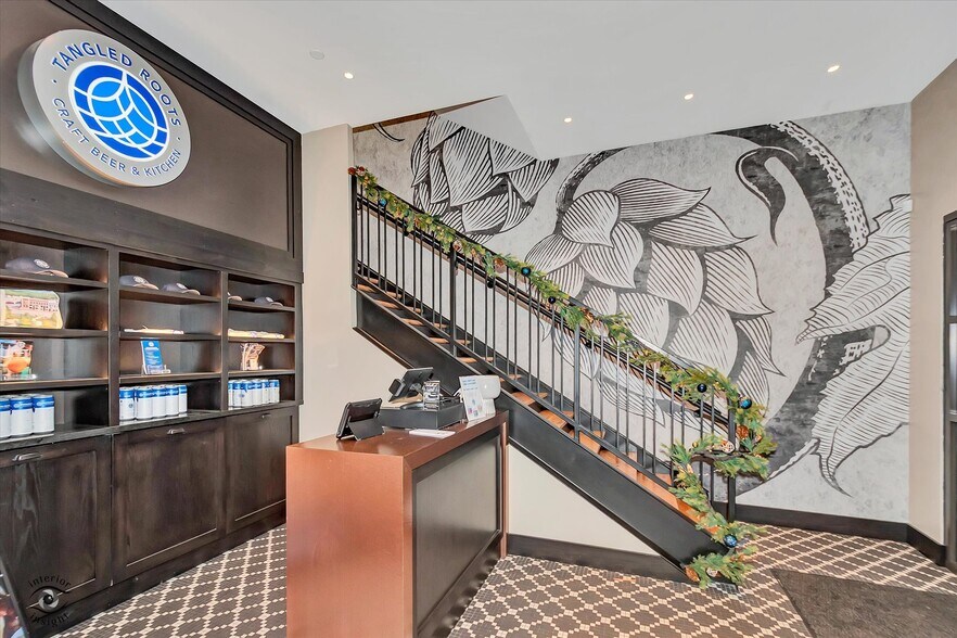 More Photos Of 140 Washington Sq, Washington General Retail For Sale