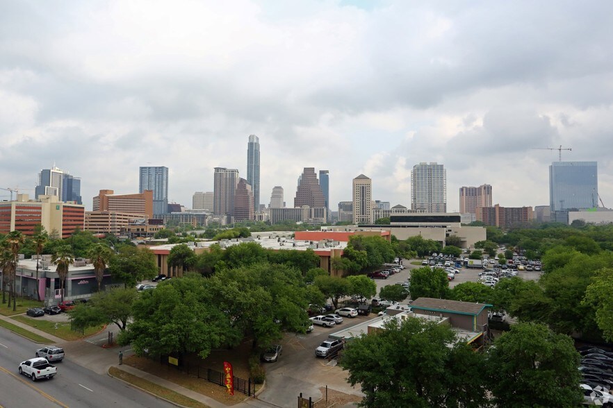 More Photos Of 127 E Riverside Dr, Austin Apartments For Lease