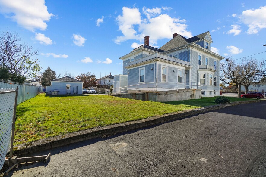 More Photos Of 1536 Cranston St, Cranston Medical For Lease