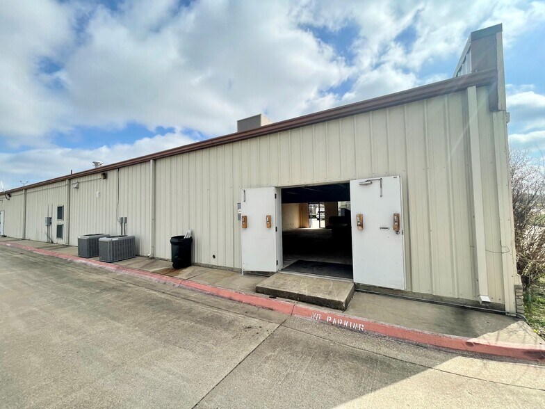 More Photos Of 306-308 N 24th St, Rogers Storefront For Lease