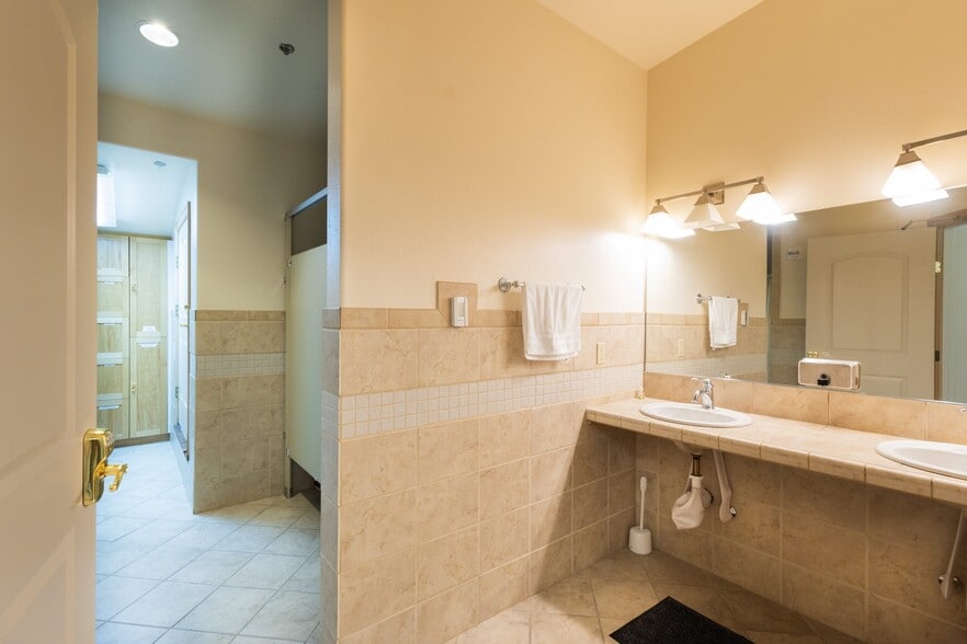 More Photos Of 360 Knechtel Way NE, Bainbridge Island Apartments For Sale