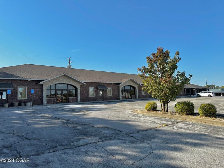 More Photos Of 2702 Cunningham Ave, Joplin Medical For Lease